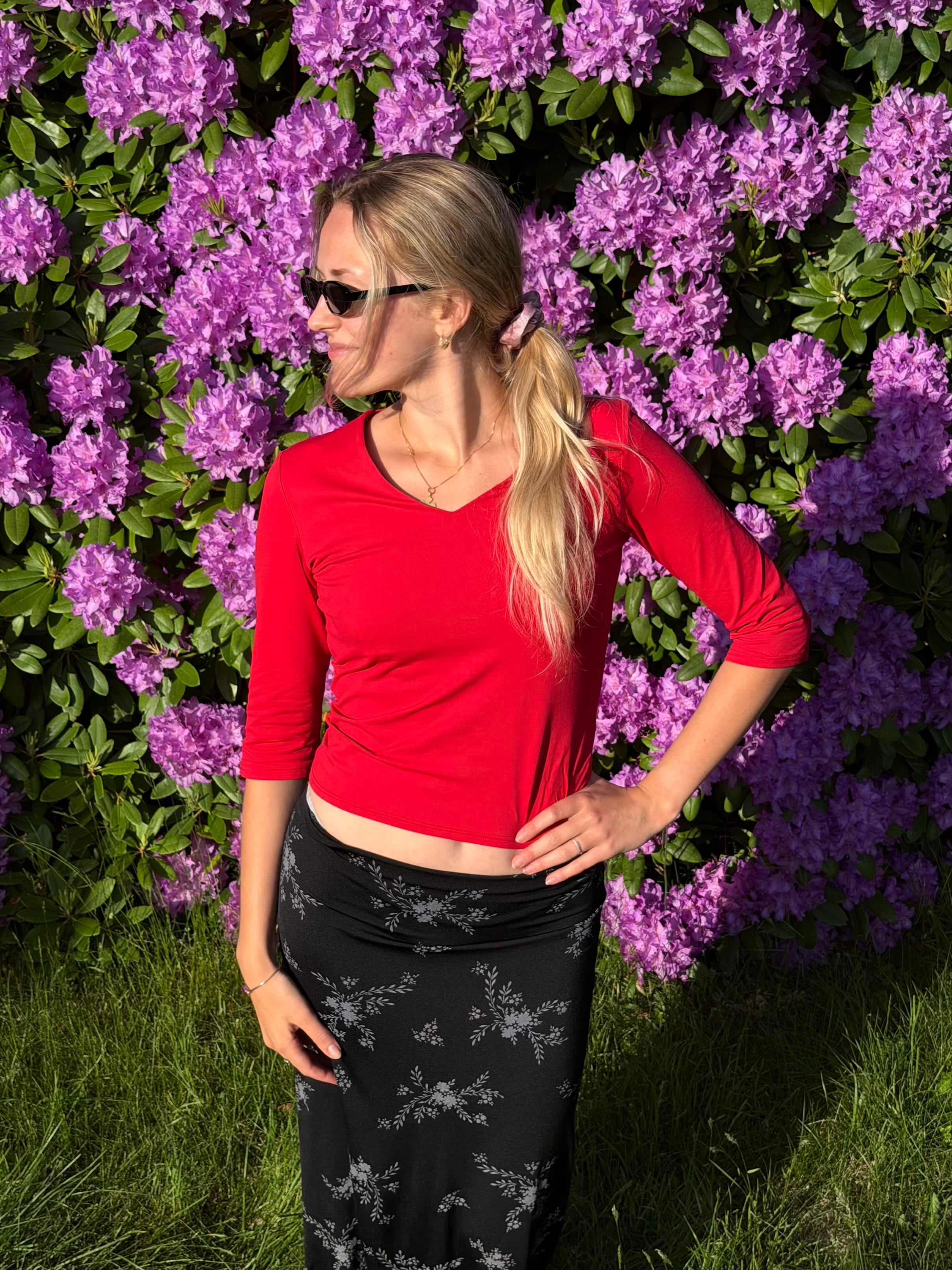 Topp med trekvart erme og v-hals
